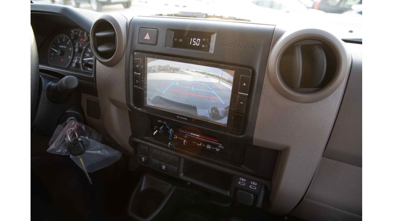 تويوتا لاند كروزر تويوتا LC 76 4.5 TD E MT 2024 - ابيض من الداخل بلوط