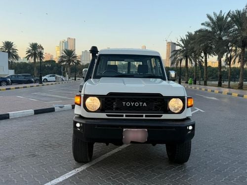 Toyota Land Cruiser 70 Toyota landcruise Hard Top 2022MODEL Engine 4.5 Diesel v8 colour white Transmission Manual Interior 