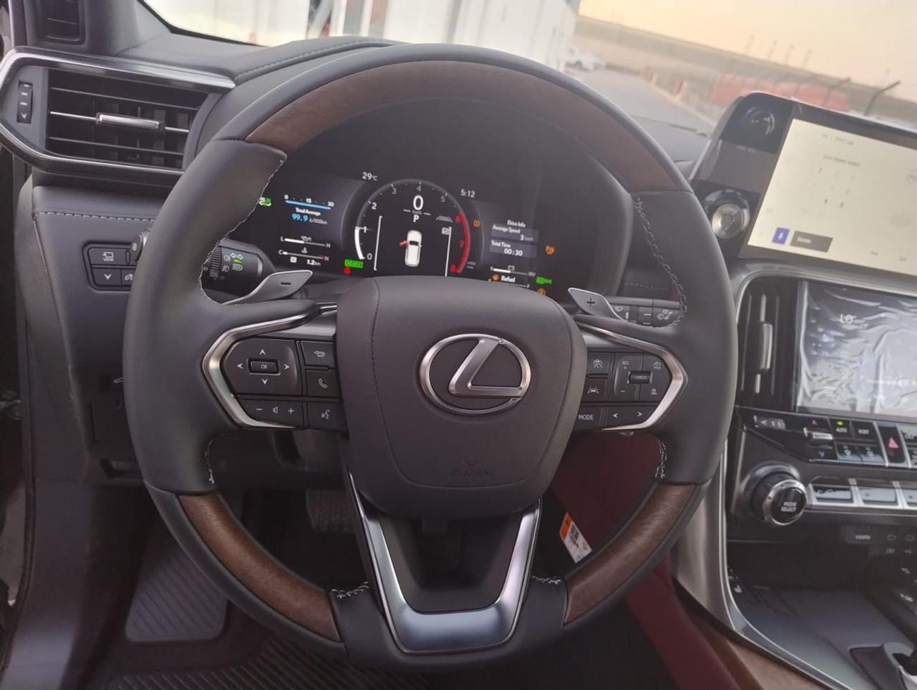 لكزس LX 700h SIGNATURE
