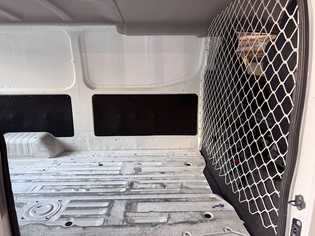 Nissan Urvan Panel Van Std 2.5L M/T (3 Seater) Petrol (4 Door)