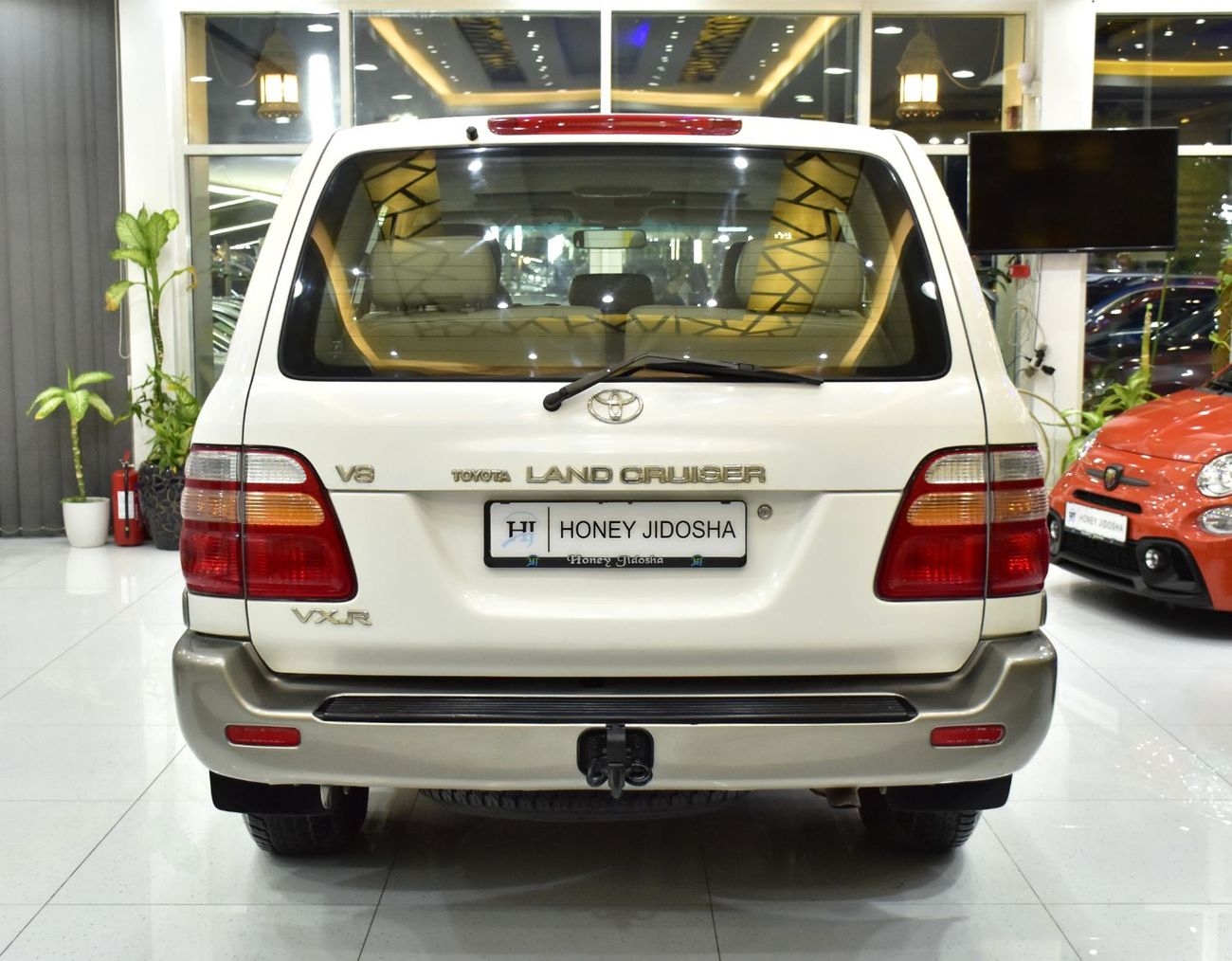 تويوتا لاند كروزر EXCELLENT DEAL for our Toyota Land Cruiser VXR ( 2000 Model ) in White Color GCC Specs
