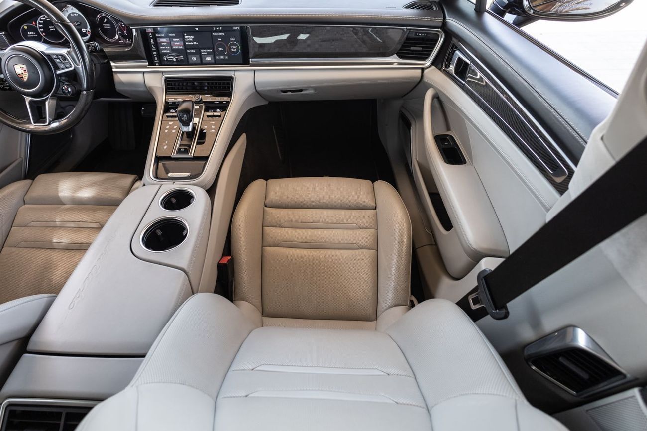 Porsche Panamera Turbo Sport Turismo 4.0L RWD
