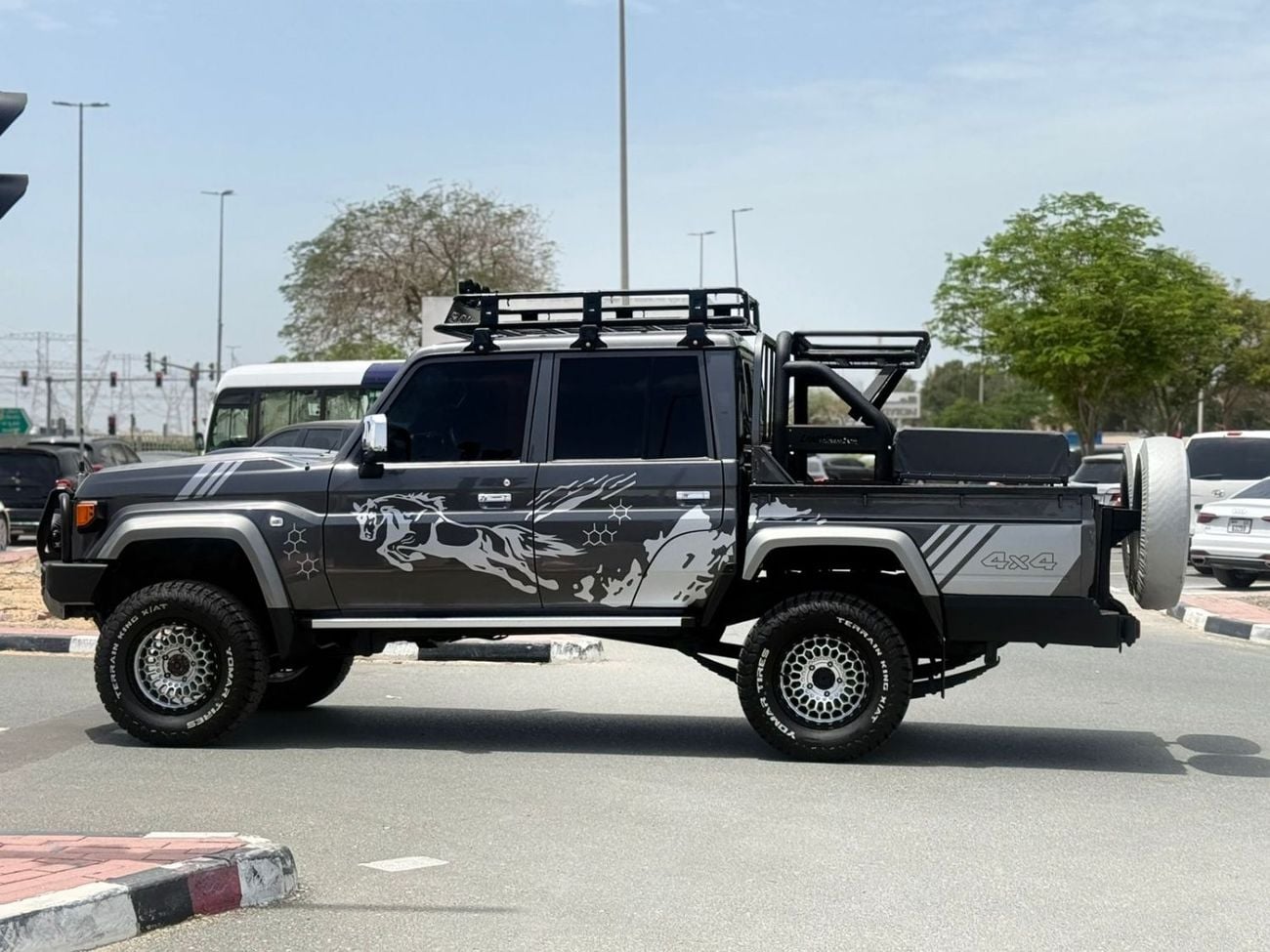 تويوتا لاند كروزر بيك آب -