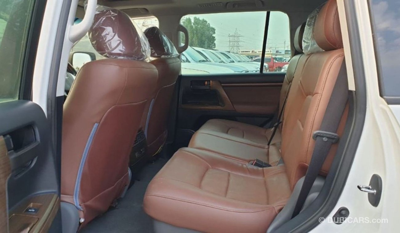 تويوتا لاند كروزر Right-Hand Push start automatic electric seats leather seats facelift 2019 perfect condition