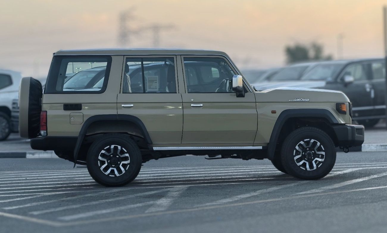 تويوتا لاند كروزر 70 2025 TOYOTA LAND CRUISER 76 2.8L DIESEL 5 DOOR FULL OPTION