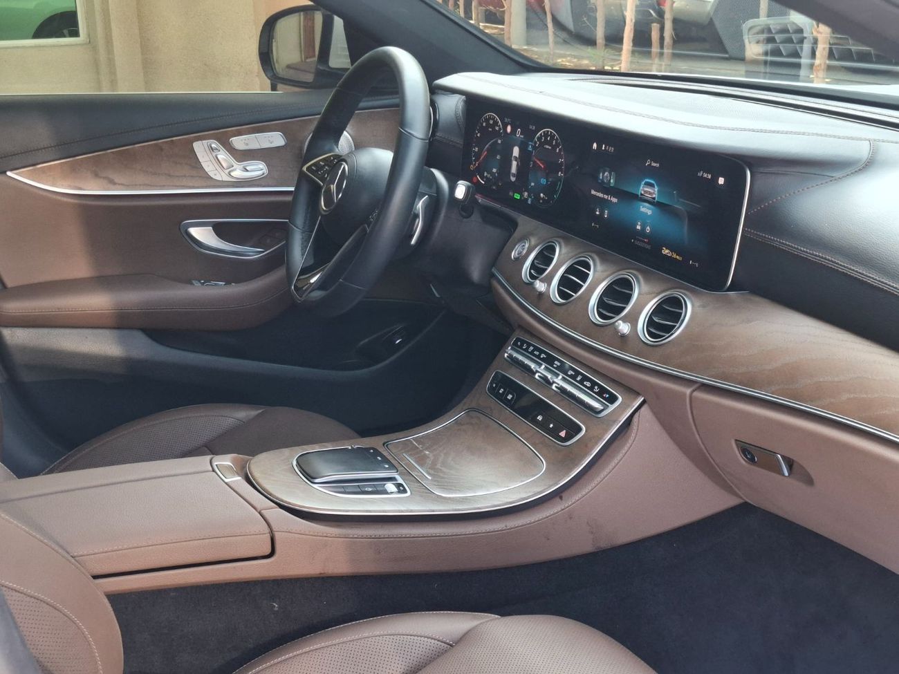 Mercedes-Benz E300 Premium + 2.0L Mercedes-Benz E300e 2021 full option