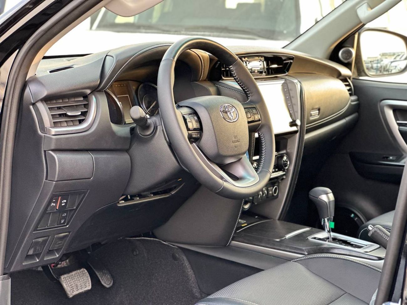 Toyota Fortuner GXR 4.0L PTR A/T // 2025 // High Option with DVD&Back Camera , Leather & Cooling Seats , Wireless Ch