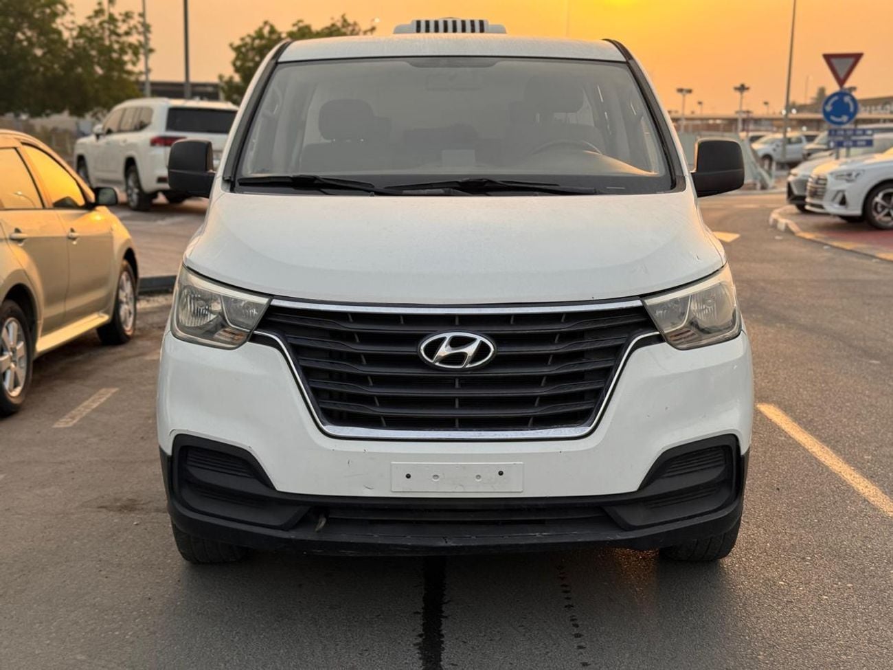 Hyundai H-1 T Q MT 6P  2.4L VAN RWD