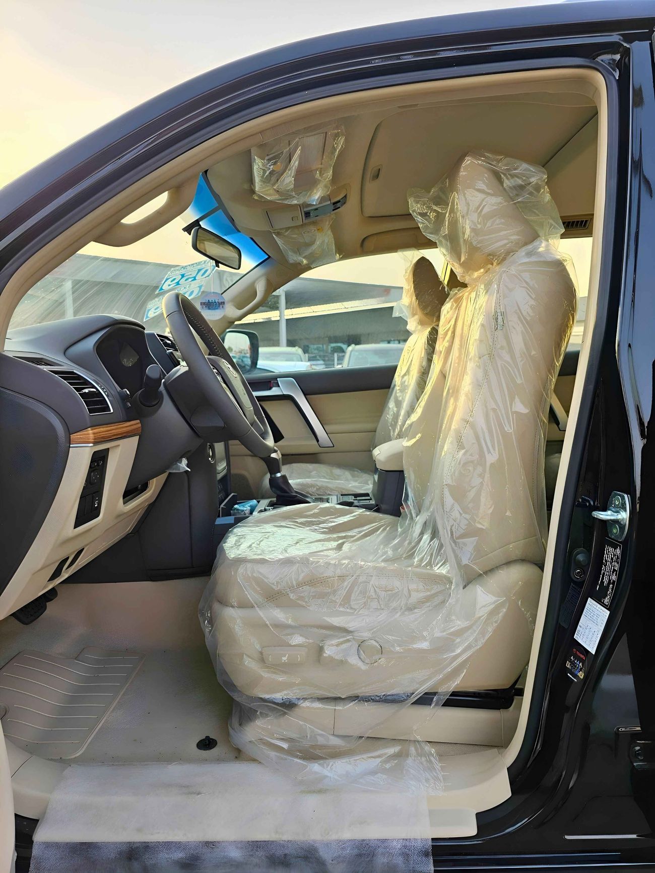 تويوتا برادو VX1 / 4.0L V6 / AUTO A.C / DRIVER POWER SEAT / WOOD INTERIOR (CODE# PSR40VX1)