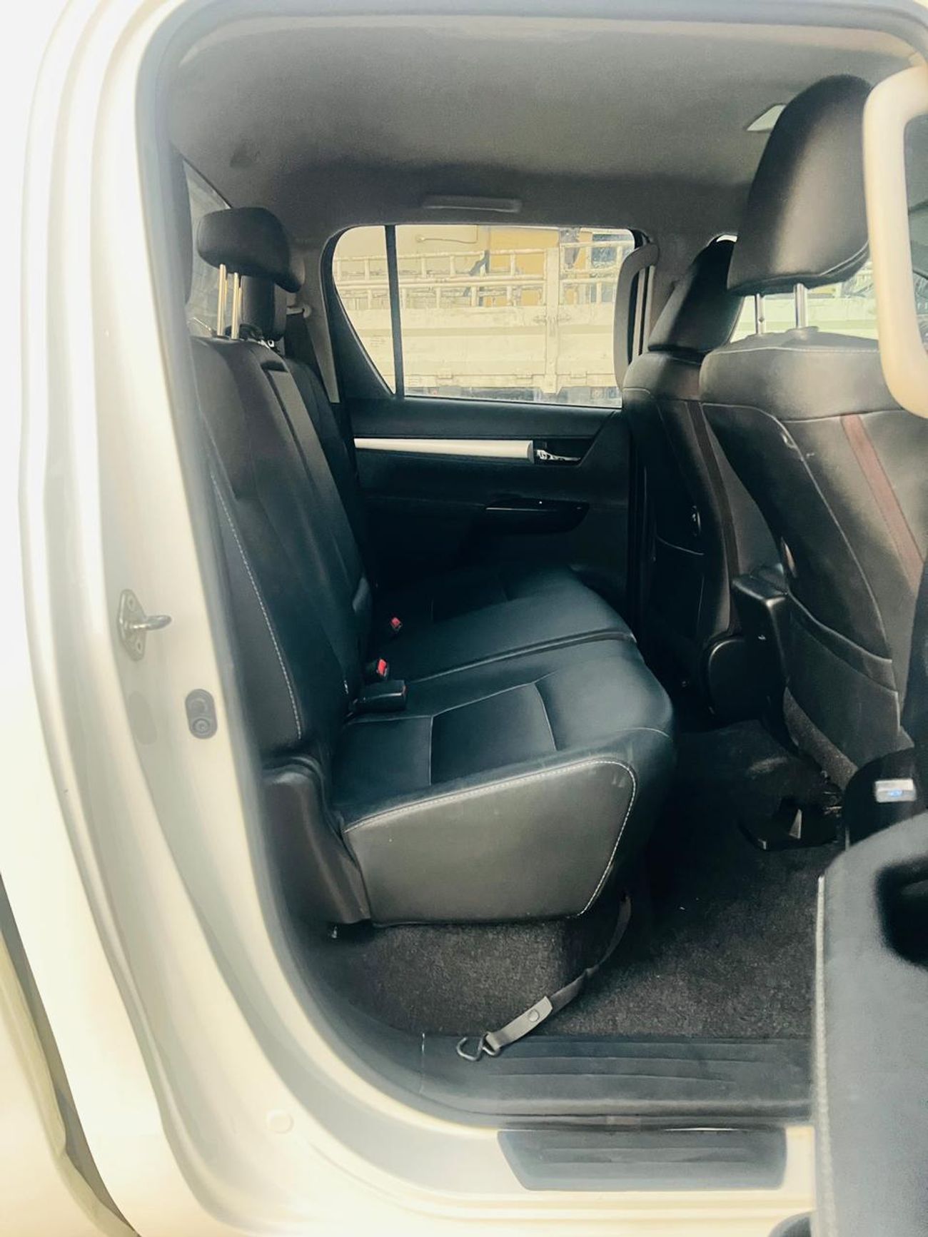 تويوتا هيلوكس DIESEL 2.8 LITER ,RIGHT HAND DRIVE ,AUTO TRANSMISSION ,ONLY FOR EXPORT