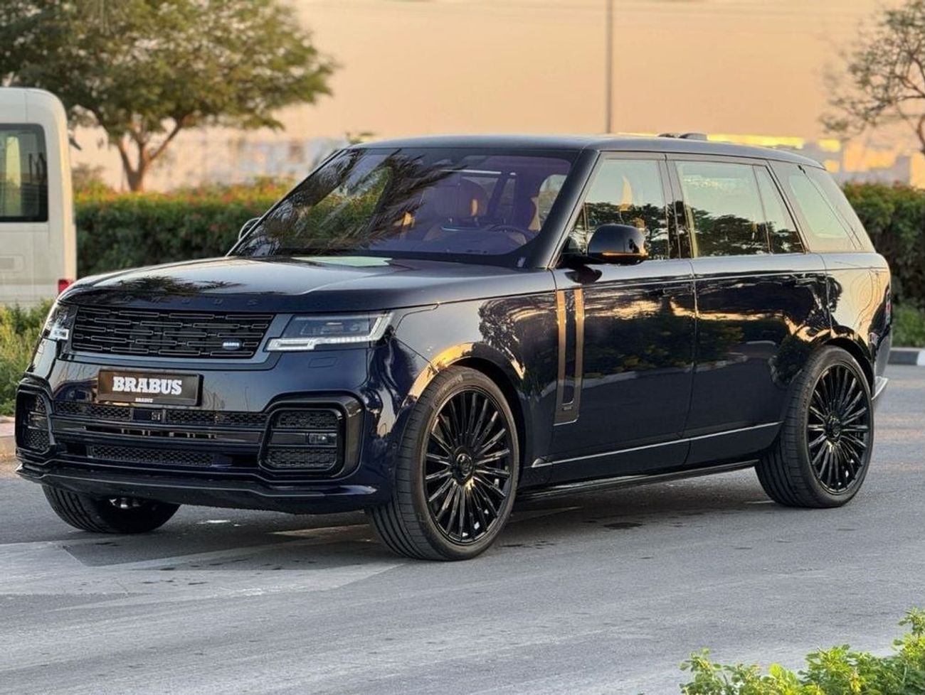 Land Rover Range Rover Autobiography P530 4.4L BRABUS EDITTION LONG WHEEL BASE