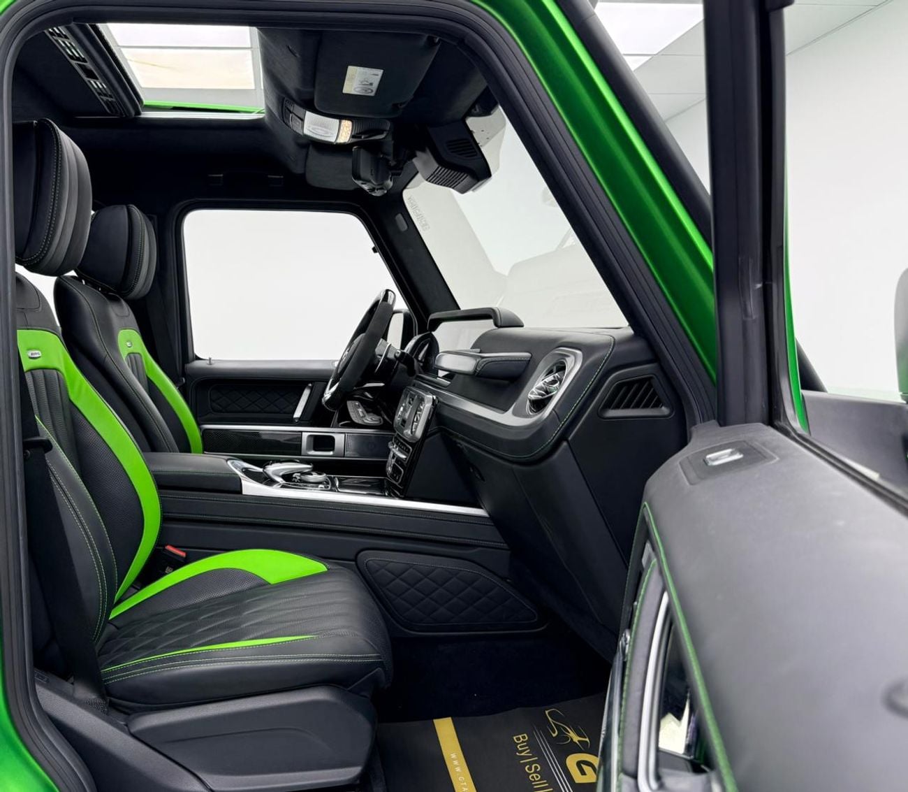 مرسيدس بنز G 63 AMG 4X4² 2022 Mercedes Benz G63 4x4², 2028 MB Warranty, 2026 MB Service Pack, Very Low Km, GCC