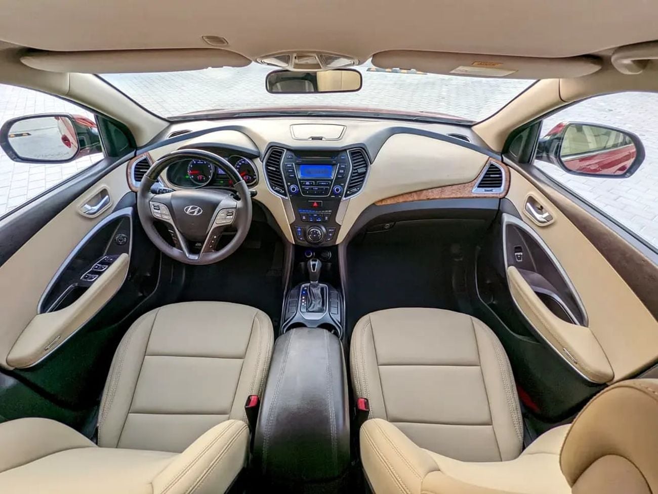 هيونداي سانتا في GCC Mint Condition With Beige Interior Super 7 Seater Family SUV
