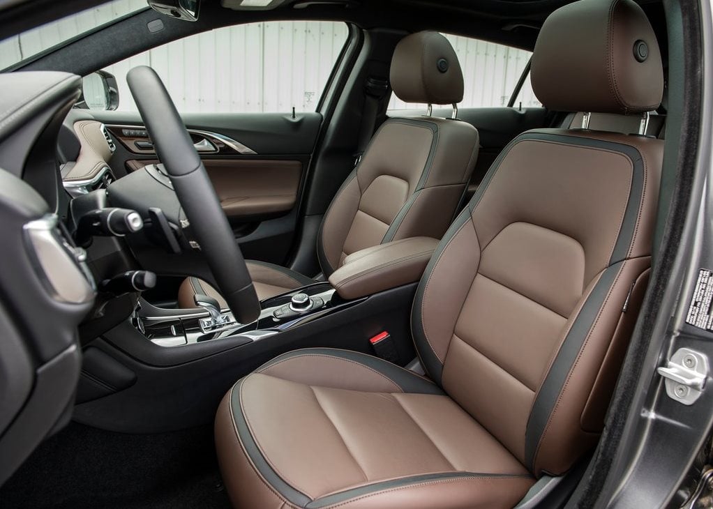 Infiniti QX30 interior - Front Seats