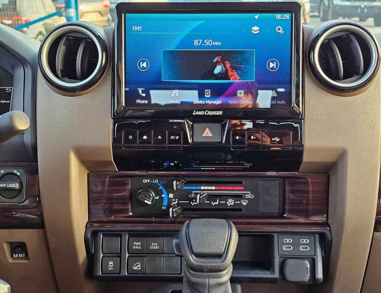 تويوتا لاند كروزر بيك آب LX-Z1 LC79 / 2.8L V4 DIESEL / A/T/ DIFF LOCKS/ 4WD / CODE#LX-Z1