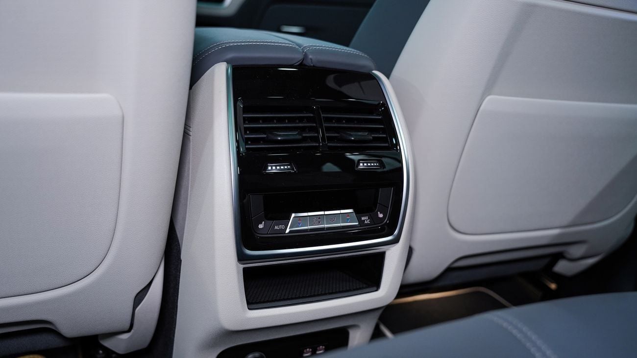 بي أم دبليو X5 M60i LUXURY