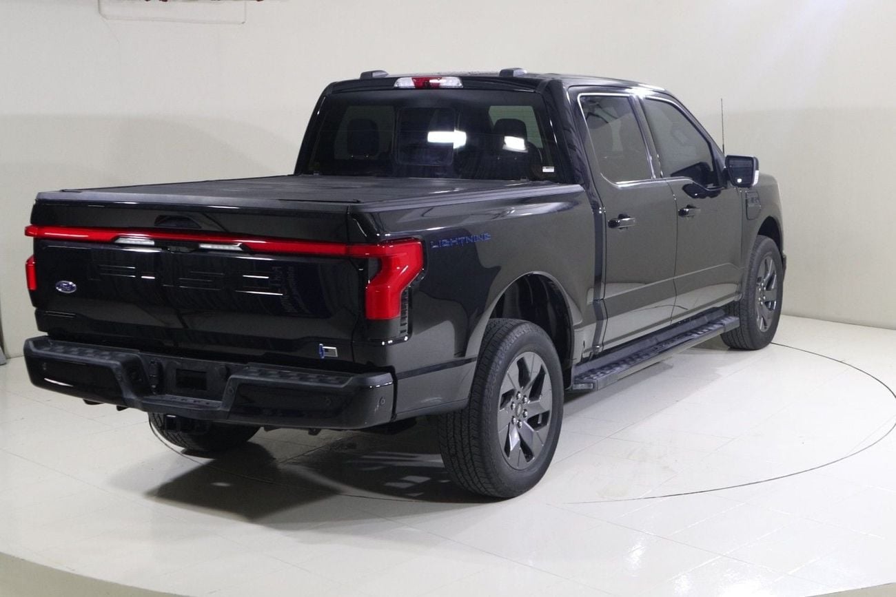 فورد F-150 لايتنينغ LARIAT EXTENDED LT1722 F150 لايتنينج بلاتينيوم كرو بمحركين كهربائيين / شركة الطاير للمحركات / معرض القوز
