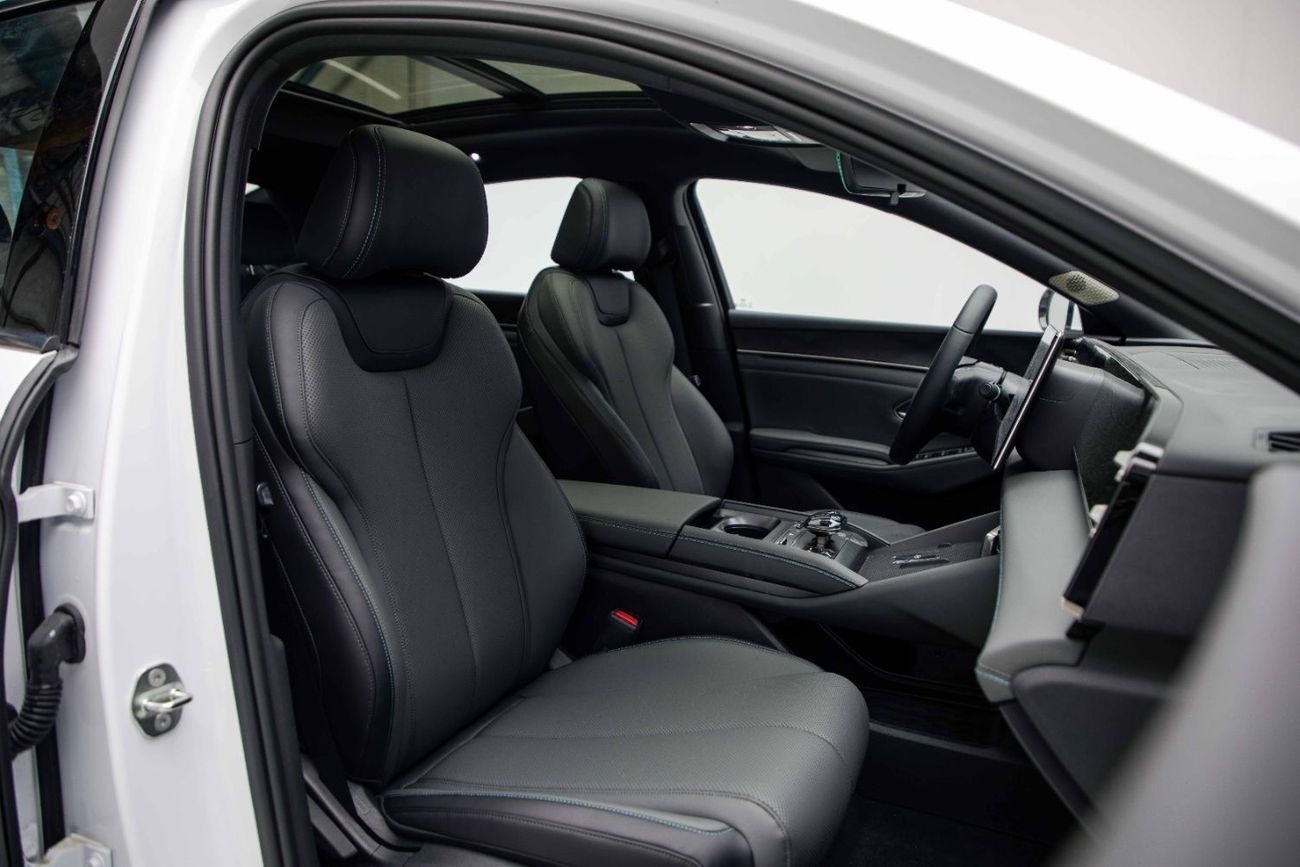 BYD Qin L DM-i ID Superior PHEV 1.5L - White Inside Grey | Export Only