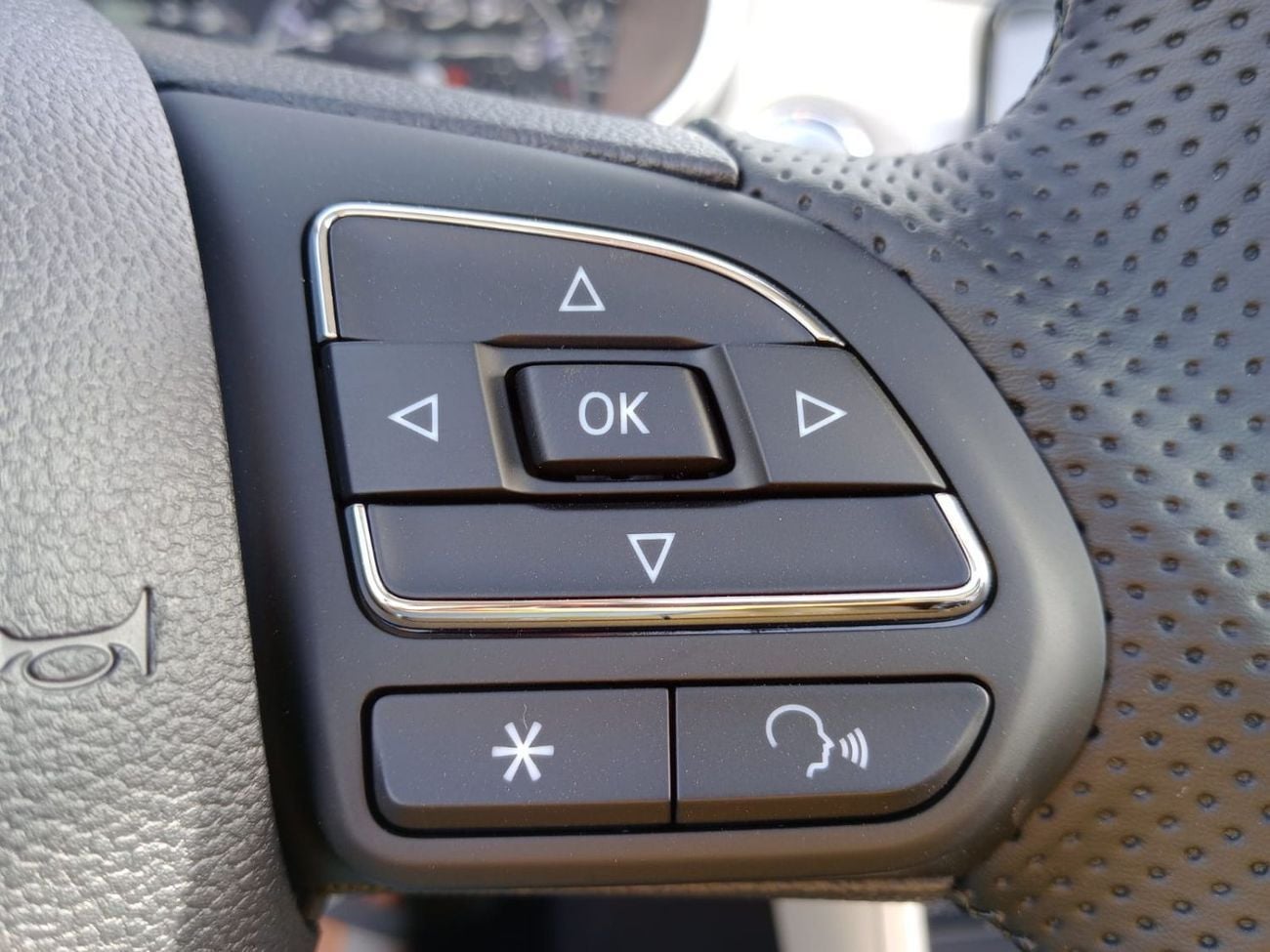 MG ZS LUX Used MG ZS  luxury  1.5L Petrol SUV FWD silver  color 2023 Model