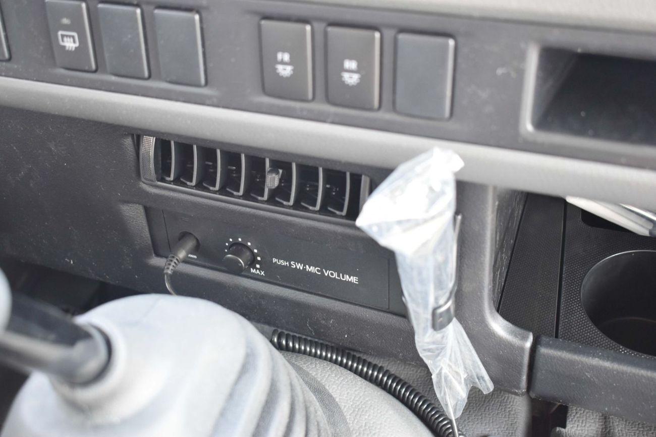 تويوتا كوستر 2.7L (23-Seater)