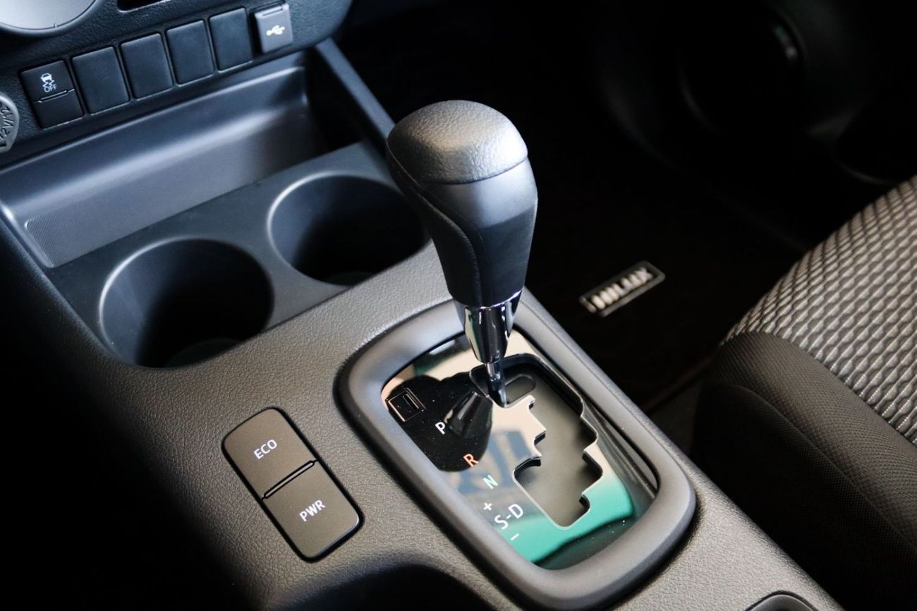 Toyota Hilux 2025 TOYOTA HILUX 2.7 4X4 AT **EXPORT ONLY**التصدير فقط خارج الخليج***