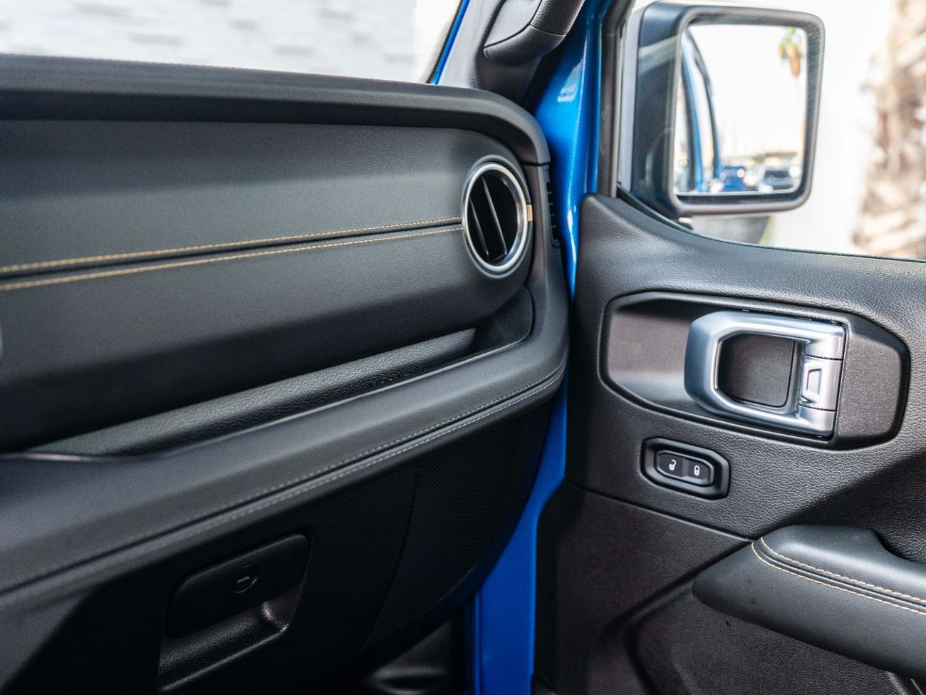 Jeep Wrangler Unlimited Sahara 2.0L A/T