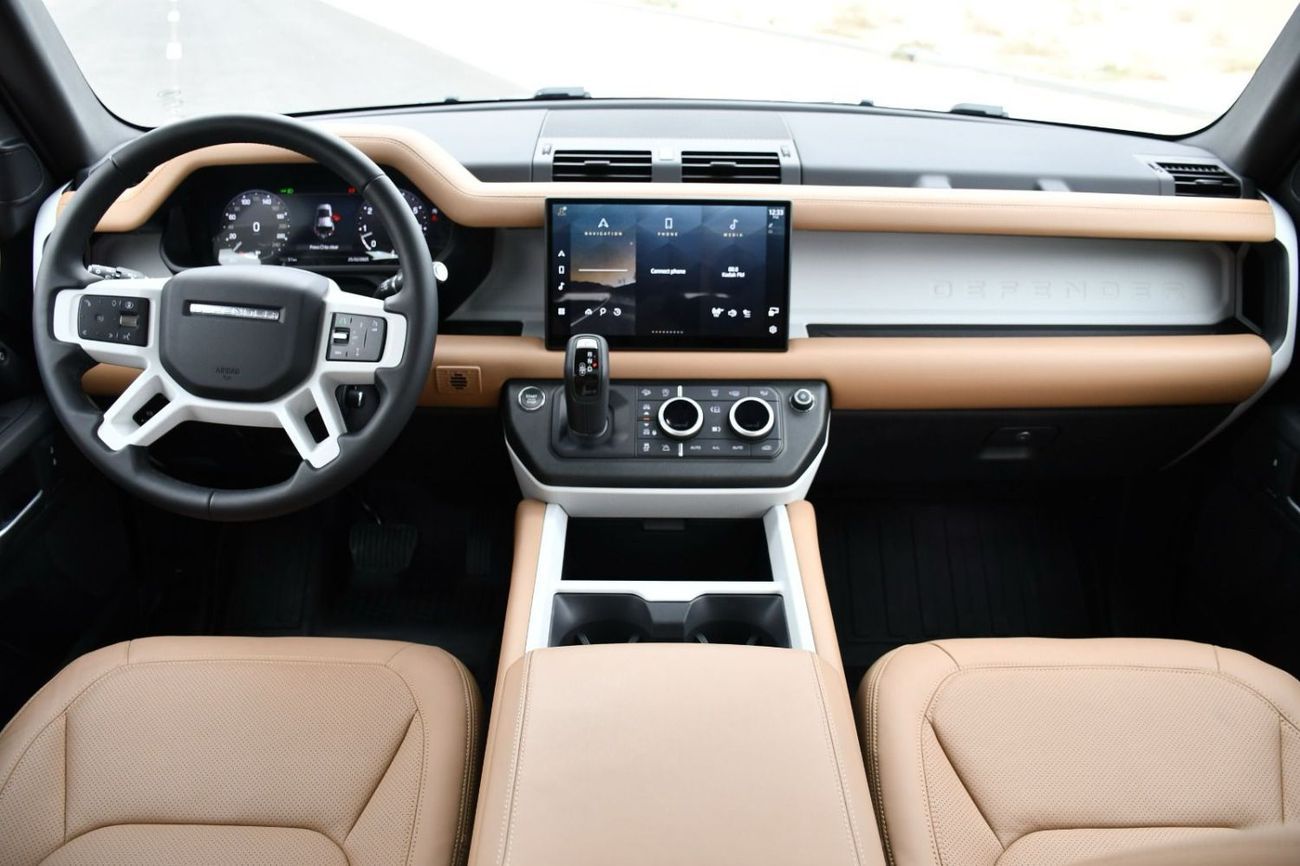 Land Rover Defender P400 90 HSE 3.0L (6 Seater) Land Rover Defender X dynamic HSE P400 V6 110  GCC 5 years warranty