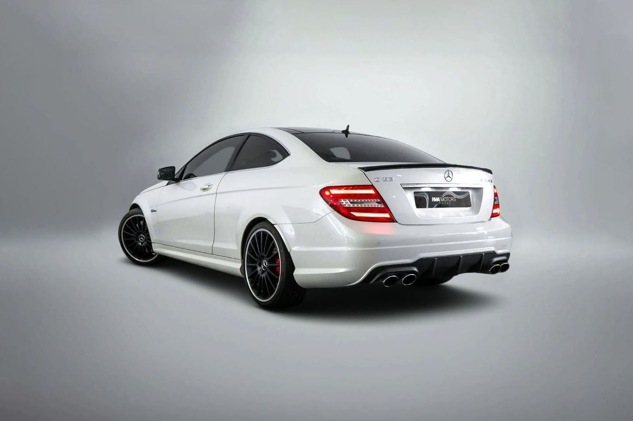 Mercedes Benz C63 AMG Std 6.2L