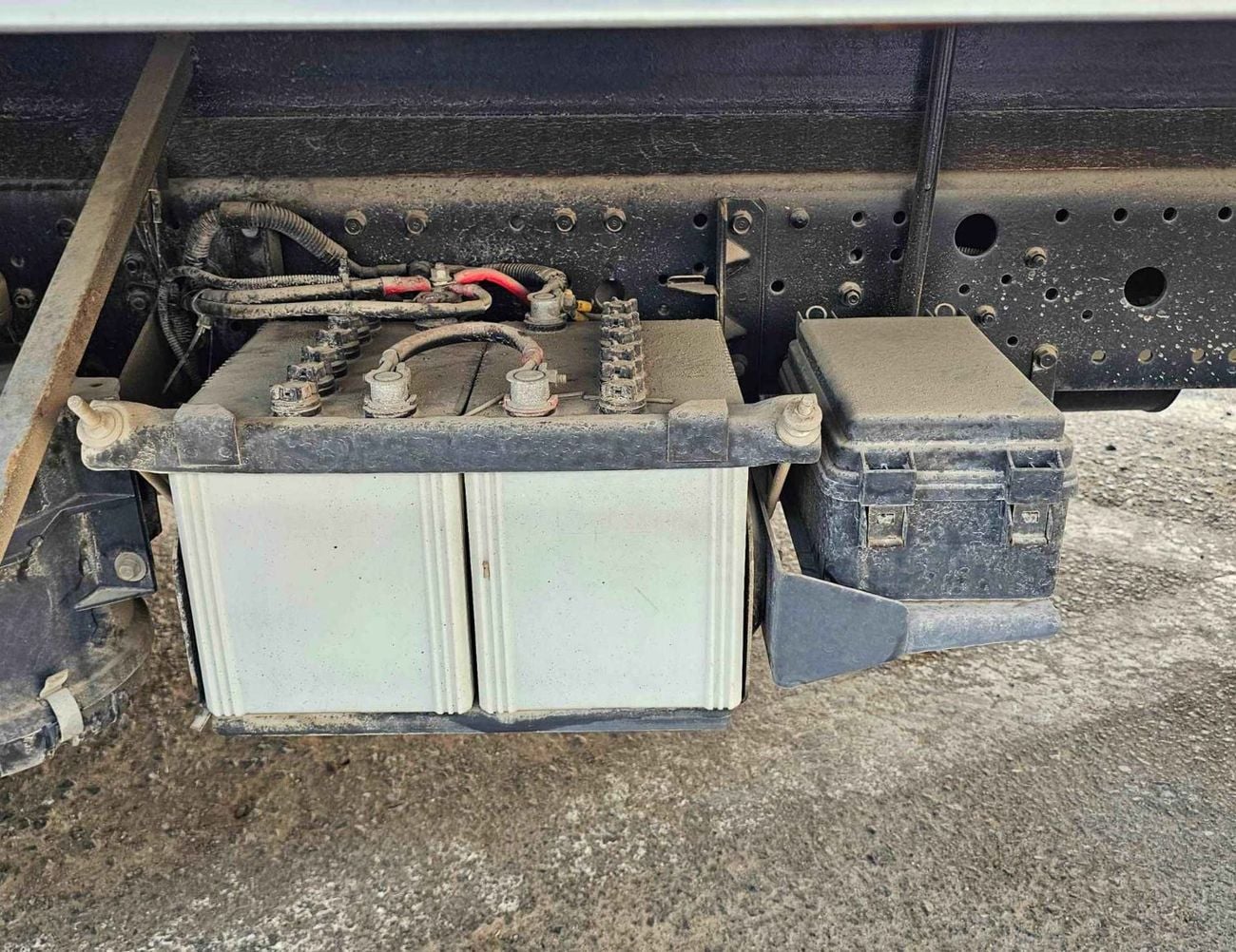 ميتسوبيشي فوسو كانتير FREEZER BOX/4.2L DIESEL M/T/SINGLE CABIN (CODE#CANF)