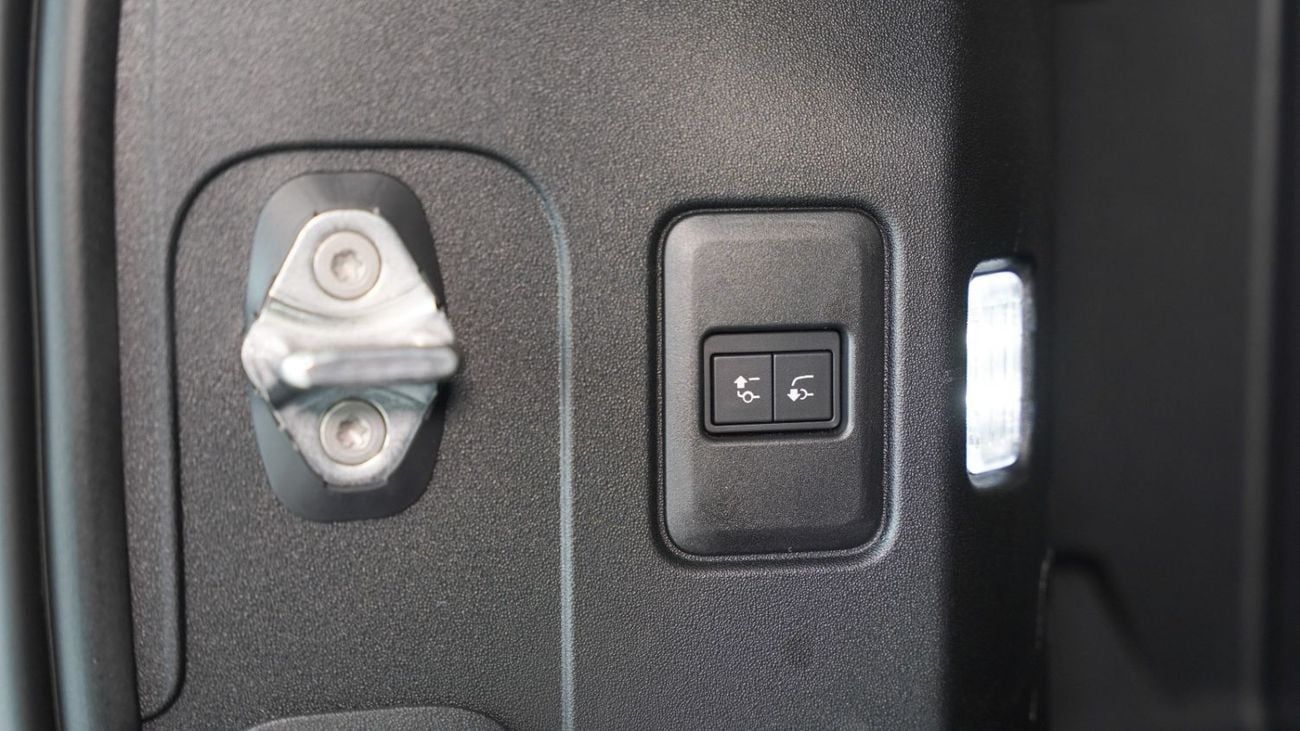 Land Rover Defender Land Rover Defender X-Dynamic HSE P400 - 2026 - GCC (Export)