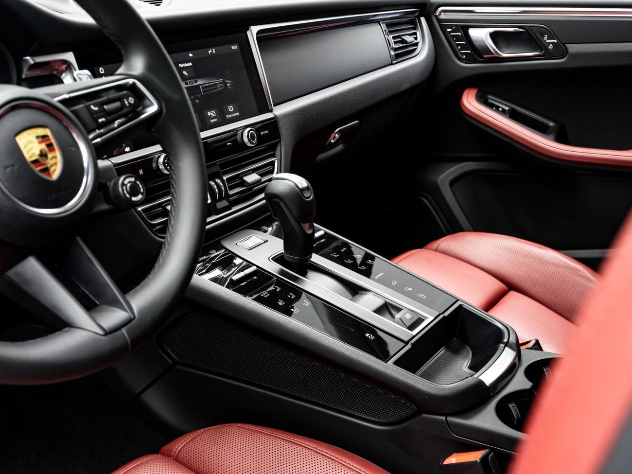 Porsche Macan Std 2.0L (252 HP) 2024 Porsche Macan, June 2026 Porsche Warranty, Full Service History, Low KMs, GCC