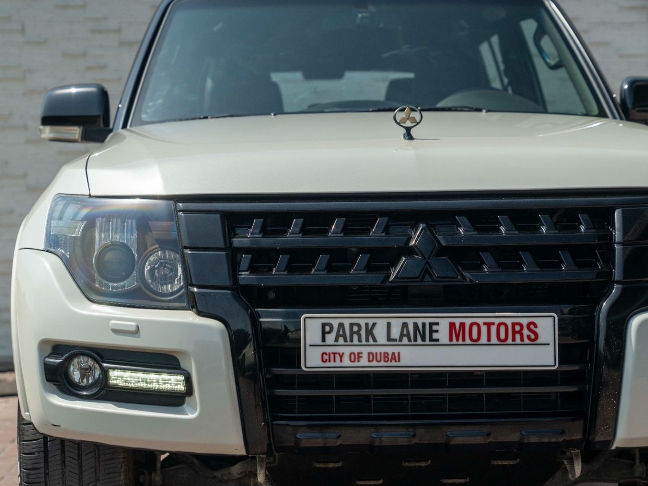 ميتسوبيشي باجيرو AED 1,730 PM • PAJERO 3.8 SIGNATURE EDITION • ONLY 25,000 KM • GCC SPECS • PRISTINE CONDITION