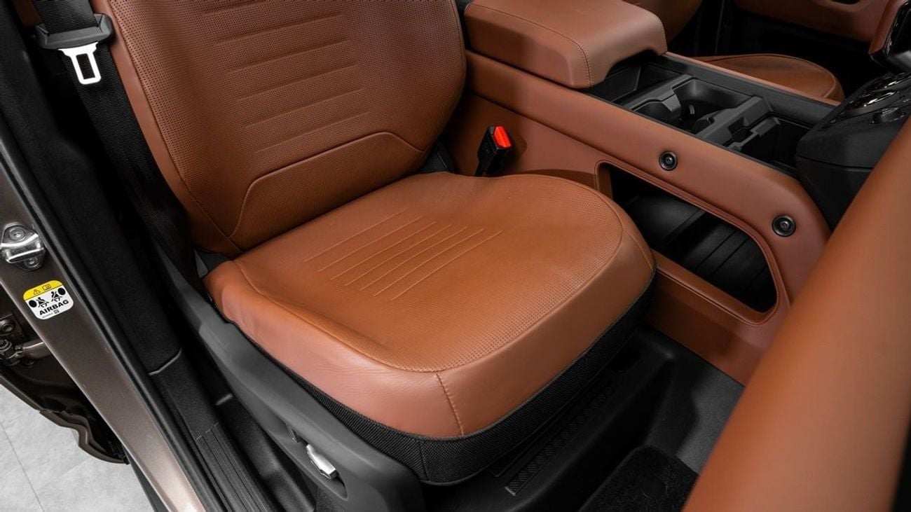 لاند روفر ديفندر OCTA - 2025 - Euro Specs - Under Warranty