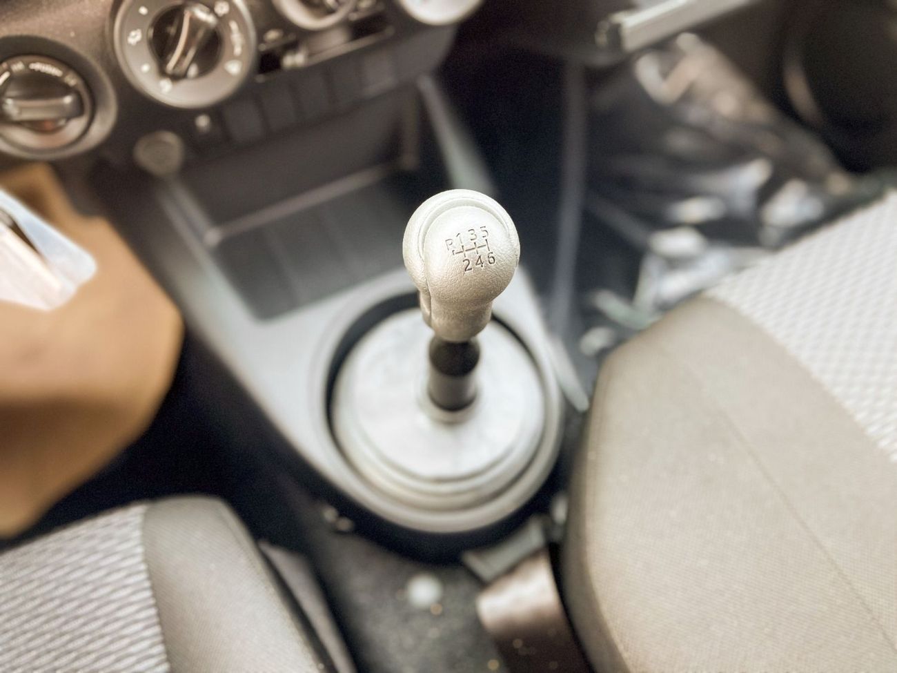 تويوتا هيلوكس EXPORT ONLY - TOYOTA HILUX DLX-G1 DSL 2.4L