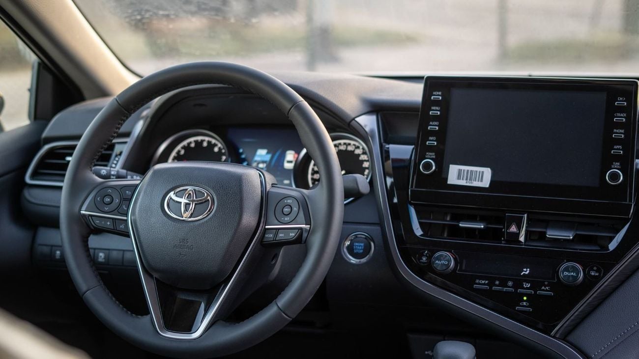 تويوتا كامري XLE 2.5L Executive 2024YM