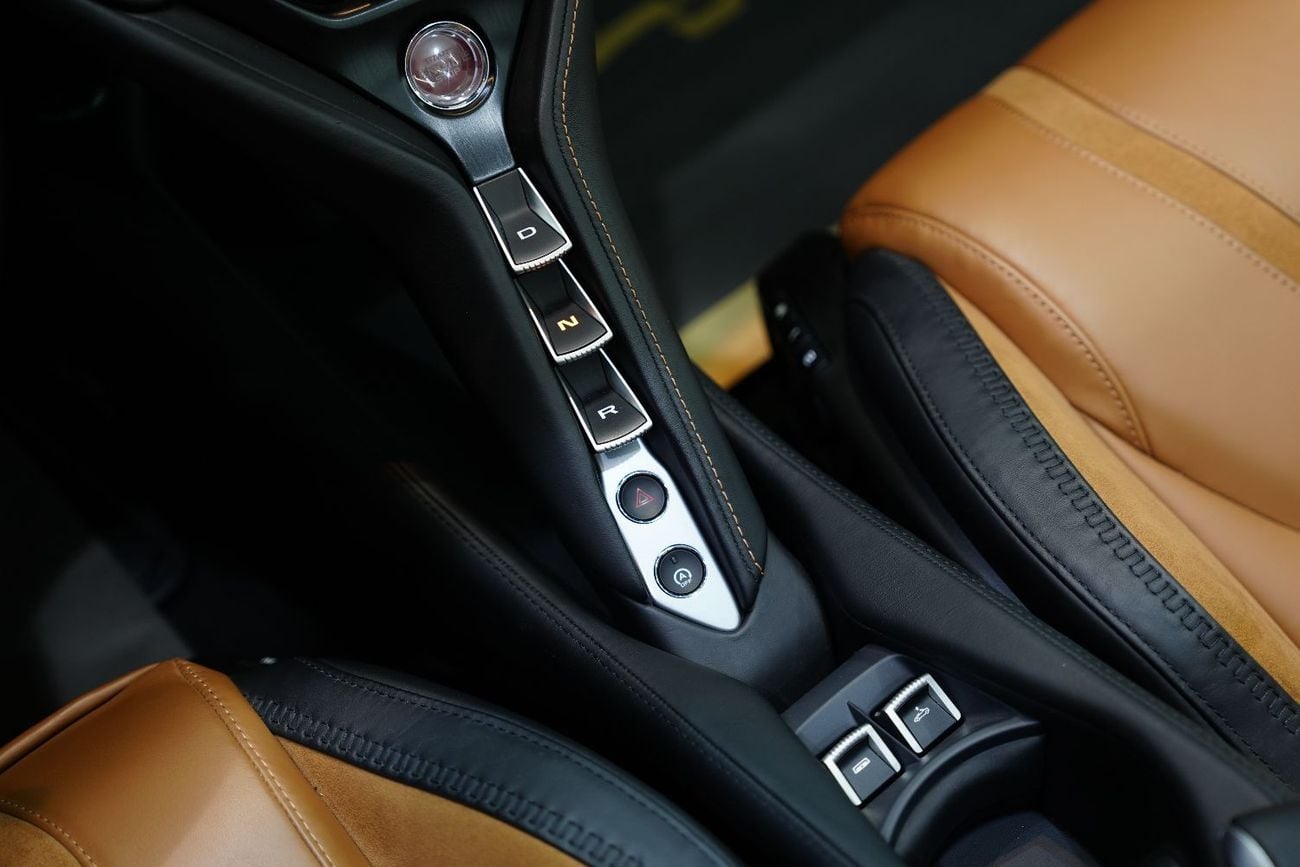 McLaren 750S SPIDER | Lift System | Latest Model | Bowers N Wilkins Audio | McLaren Warr + Serv
