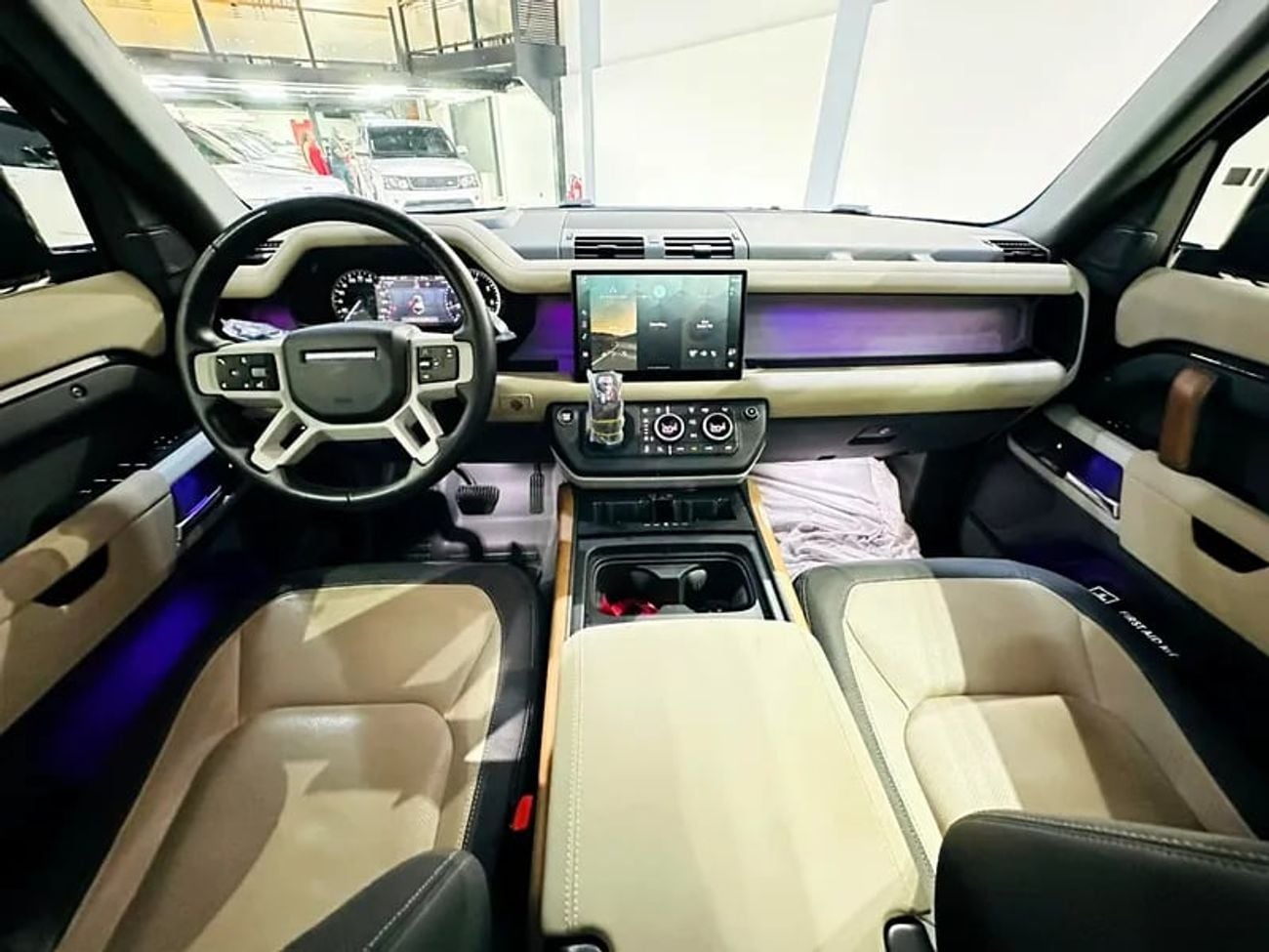 Land Rover Defender X DYNAMIC GCC SPECS UNDER AGENCY WARRANTY TILL ORIGINAL PAINT