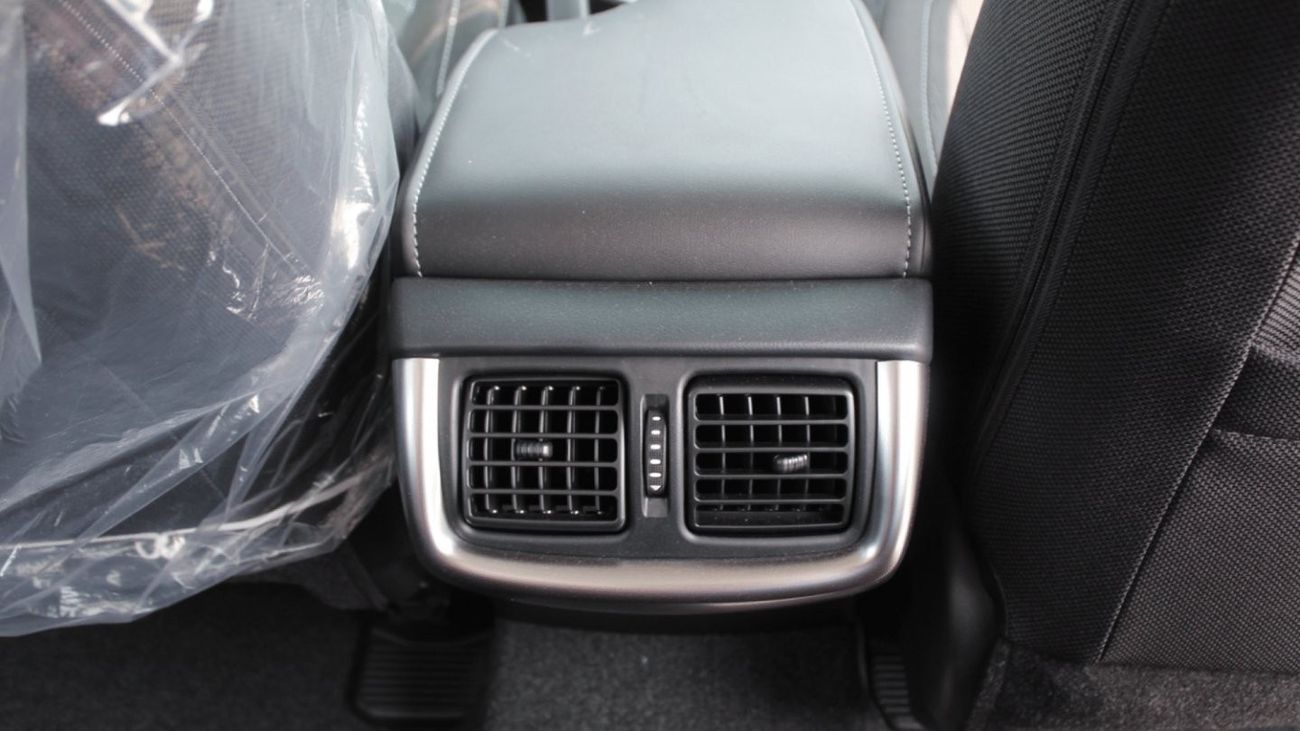 Toyota Hilux TOYOTA HILUX 2.4L GLX D DC 4WD MT (Export Only)