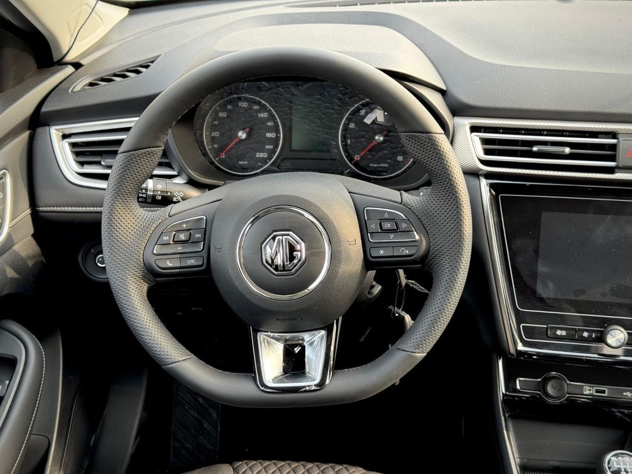 أم جي 5 STD 1.5L Petrol Manual FWD Export Price @ 26,500 AED