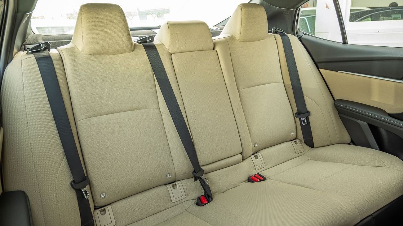 Toyota Camry LIMITED HEV Limited 2.5L Hybrid TOYOTA CAMRY 2.5 BASIC HYBRID -2025YM