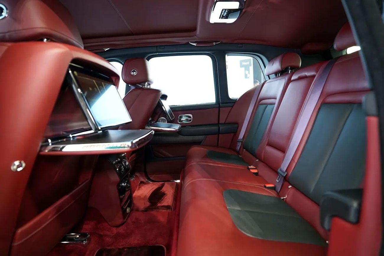 Rolls Royce Cullinan BLACK BADGE Std