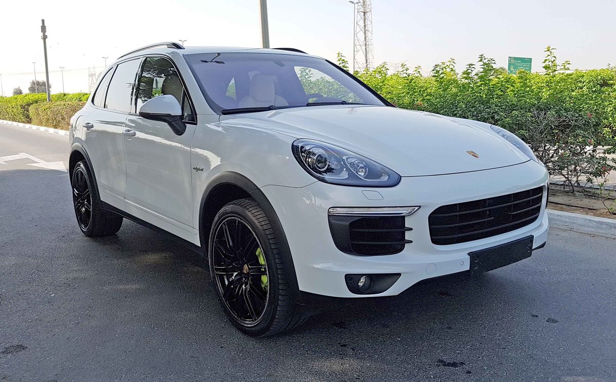 Porsche Cayenne S E Hybrid 2017 for sale AED 290,000. White, 2017