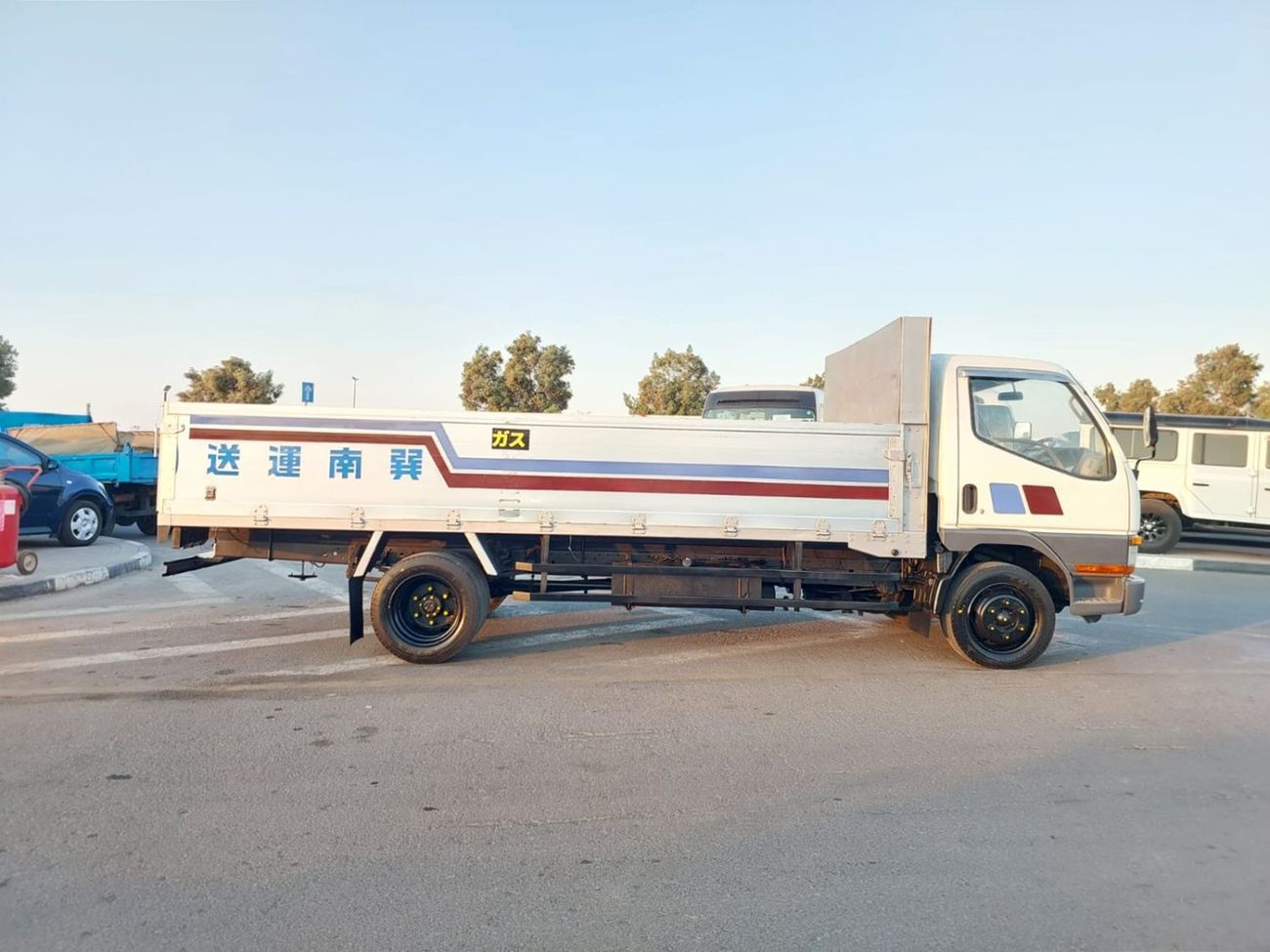 Mitsubishi Fuso Canter MITSUBISHI CANTER ALUMINIUM BODY TRUCK RHD 1994 MODEL 4.5 L DIESEL MANUAL(PM02115)