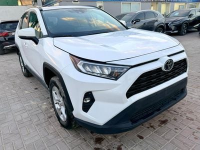 Toyota RAV4 XLE 2.5L 2021 Rav4 XLE AWD + 4x4 + ( low miles 19751 only ) Push Start + Sunroof + 2.5L Full option