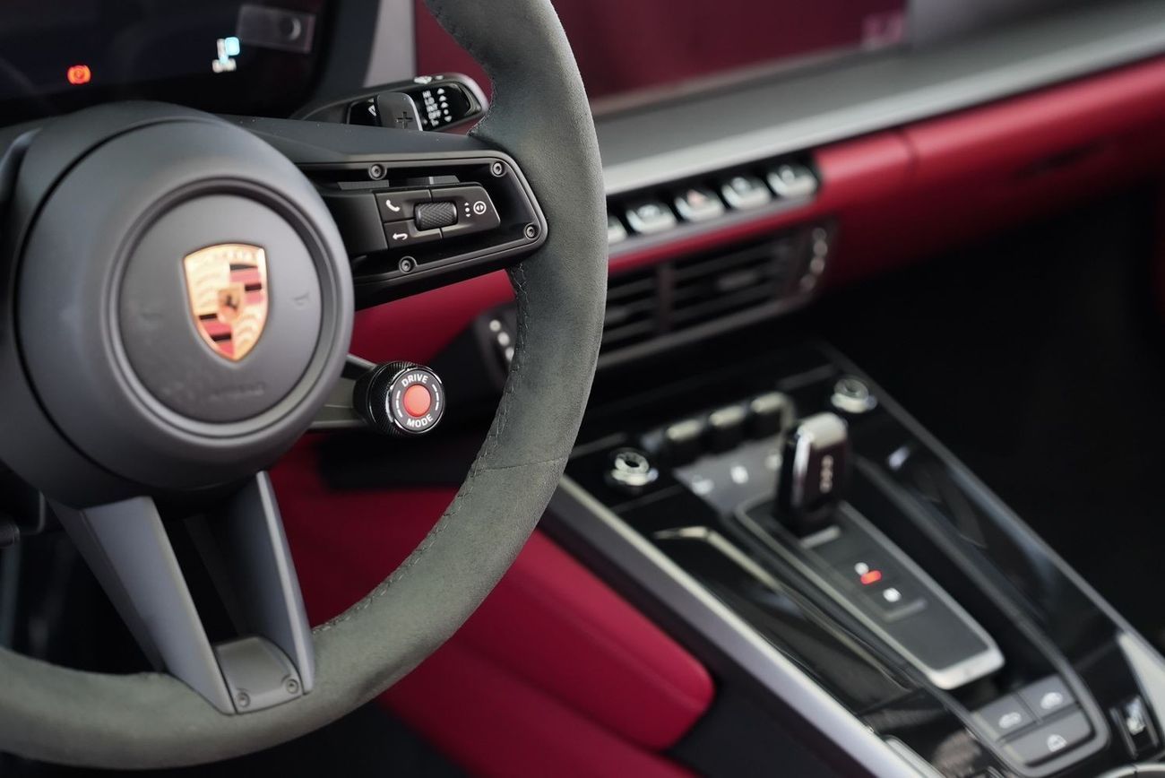 Porsche 911 Carrera 4 3.0L (444 HP) Convertible