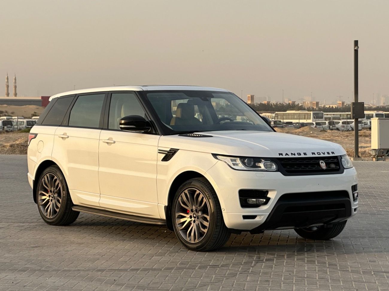 Land Rover Range Rover Sport HSE DYNAMIC 5.0L (525 HP) MODEL 2014 GCCCAR PERFECT CONDITION INSIDE AND OUTSIDE