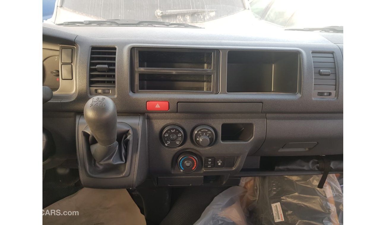 Toyota Hiace 15 seats