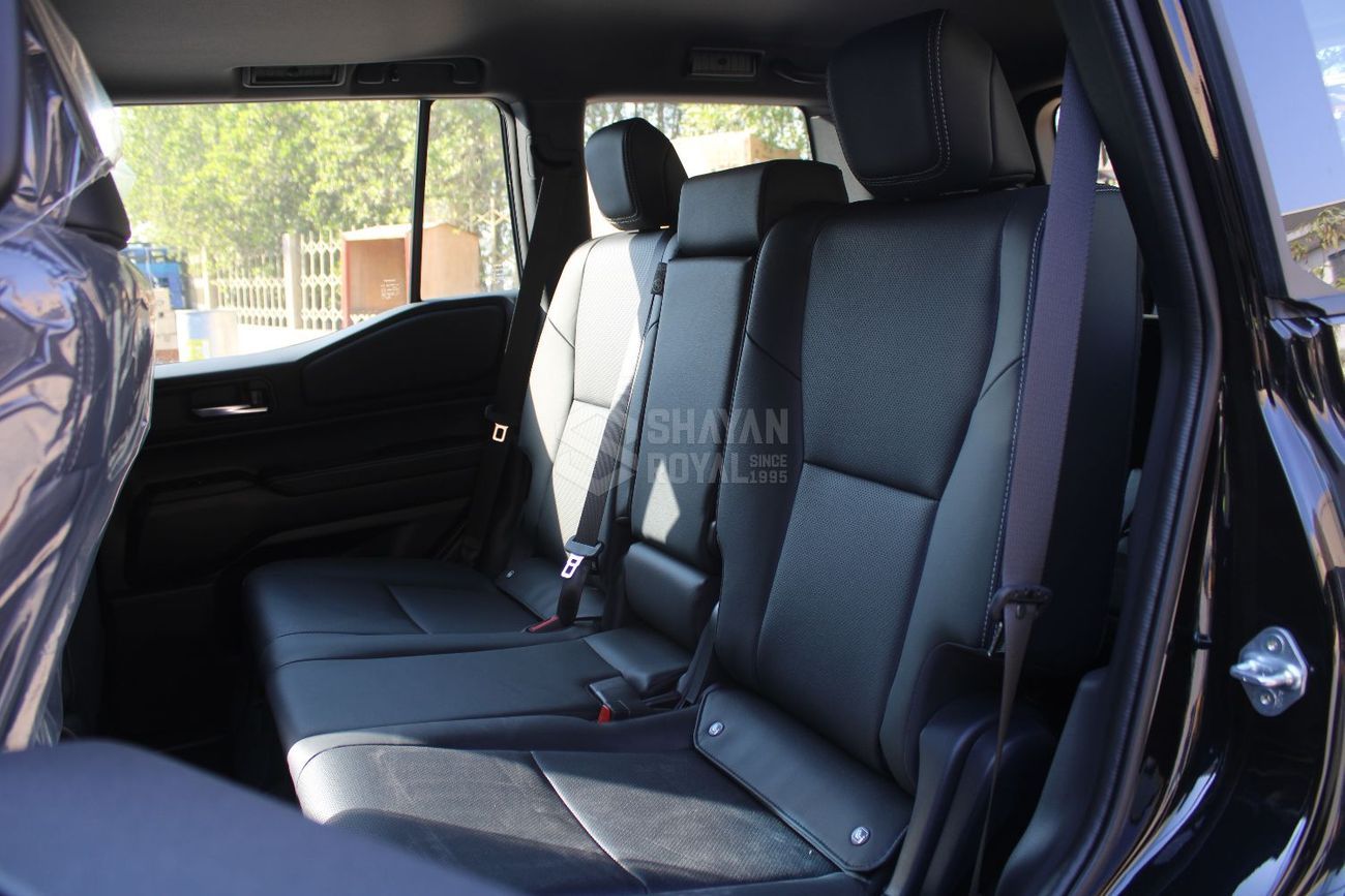 تويوتا برادو LHD 2.4L PETROL ALL ROUNDER-G 4WD AT 7-SEATS 2025MY