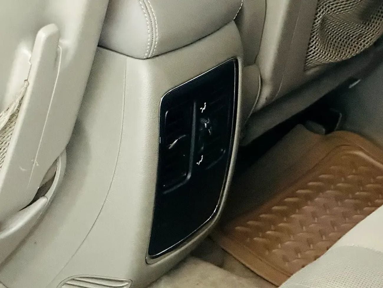 جيب جراند شيروكي Laredo 3.6L