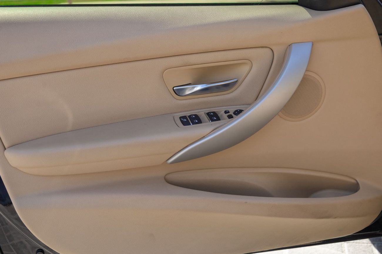 BMW 318i BMW 318i Executive 2018 GCC under Warranty with Flexible Down-Payment.